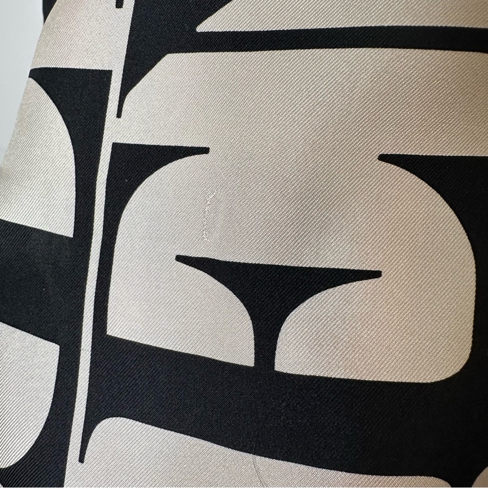Vintage Valentino! Logomania black and white Blouse with detached tie/scarf - Picture 6 of 12